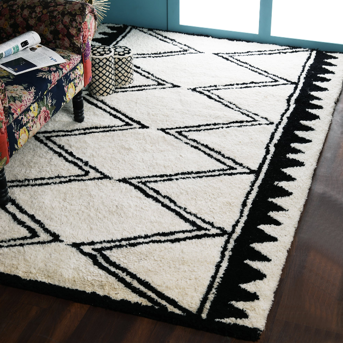 PEQURA Zigzag & Triangle Border Wool Carpet – Tribal Minimalist Rug in Black & Beige