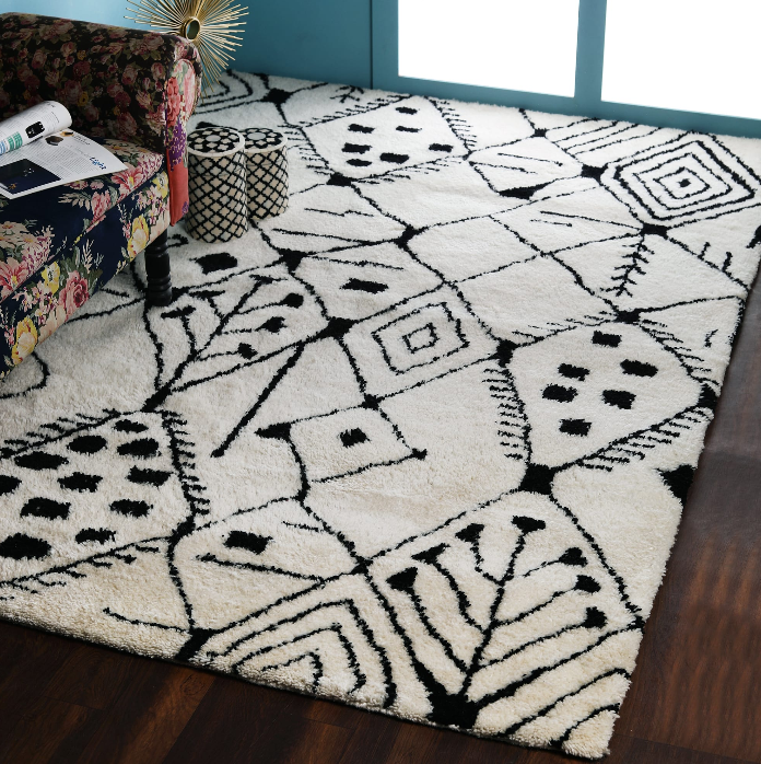 PEQURA Ethnic Diamond Motif Wool Carpet – Handwoven Tribal-Inspired Rug in Cream & Black