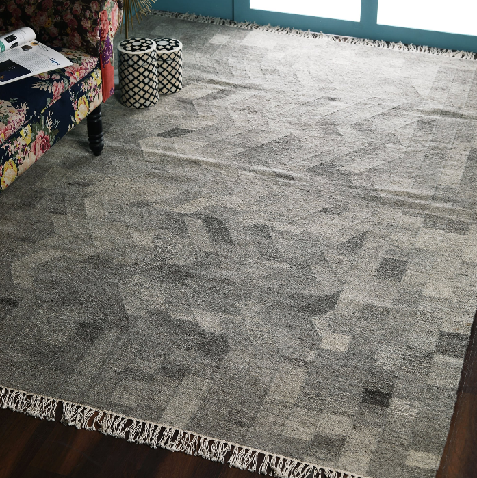 Wool Rug – Maze-Like Geometric Gray Pattern
