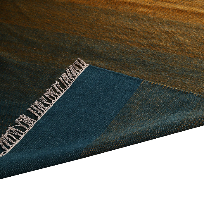 Wool Rug – Dual-Tone Gradient Woven Design