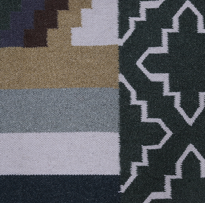 Split Vertical Wool Carpet – Tribal Geometric Elegance