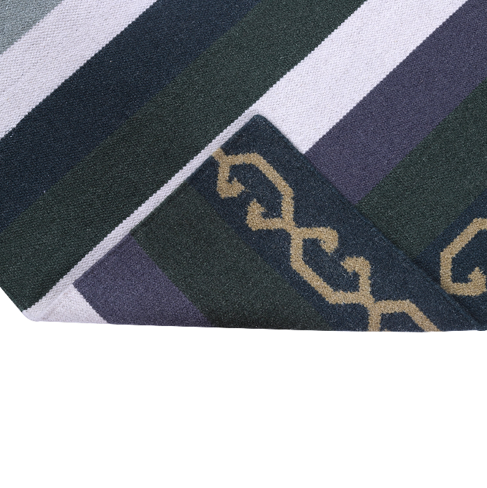 Split Vertical Wool Carpet – Tribal Geometric Elegance