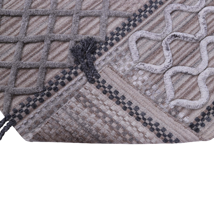 Neutral Wool Carpet – Geometric Banded Elegance